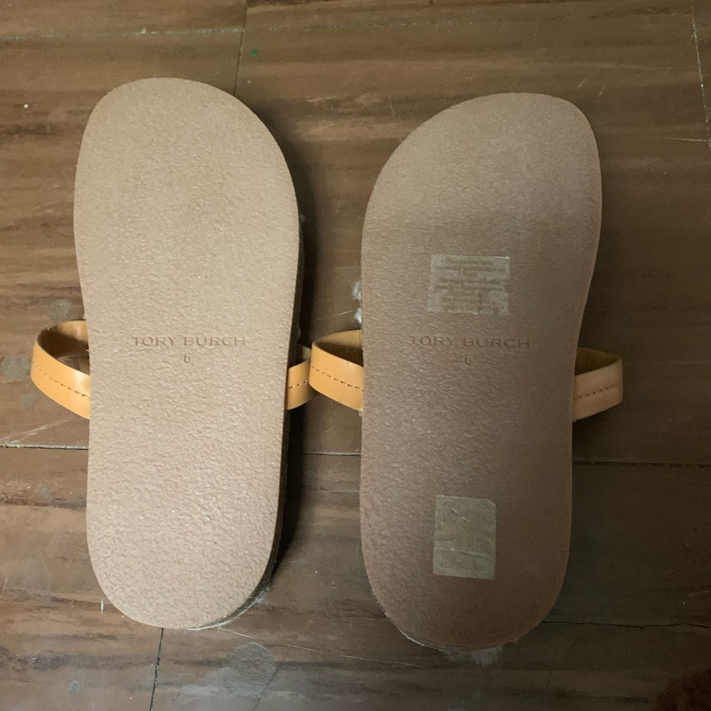 Tory Burch Brown Shearling flip flops - Picture 3 of 3